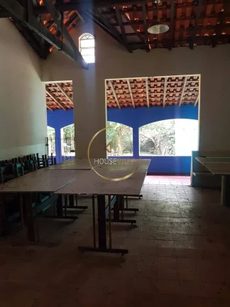 Imagem Chácara em Jacareí, 3 Casas (Sendo 10 Dormitórios), 108.900m².