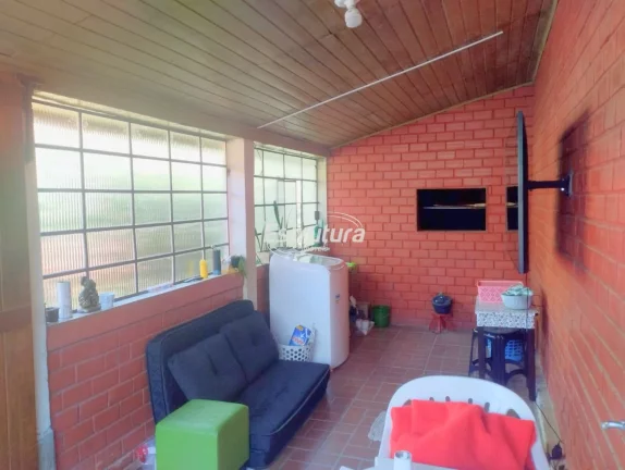 Casa na Boca do Monte, lugar tranquilo, próximo a natureza com 2 dormitórios