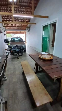 Imagem Casa com 3 dormitórios sendo 1 suíte e 2 vagas de garagem na Adhemar Garcia em Joinville/SC