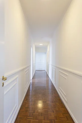 Imagem Apartamento 285M² Reformado, 4Q, 1 Suíte, Sala para 2 Ambientes, 2 Banheiros, 1 Vaga, Banheira, Piscina, Split.