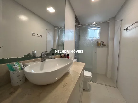 Imagem Apartamento à venda com 3 dormitórios e 2 vagas privativas no Centro de Balneário Camboriú
