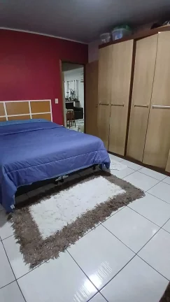 Imagem Casa com 3 dormitórios sendo 1 suíte e 2 vagas de garagem na Adhemar Garcia em Joinville/SC