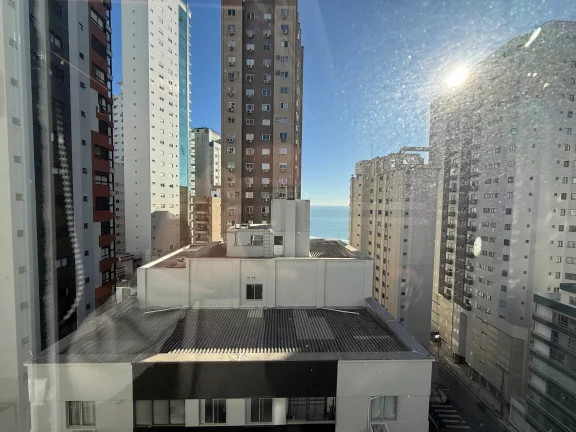 Imagem Apartamento último andar com 3 dormitórios sendo 2 suítes e 2 vagas de garagem - Balneário Camboriú/SC