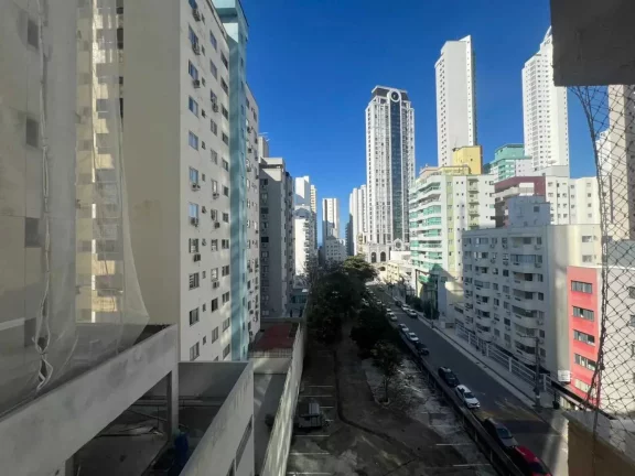 Imagem Apartamento Mobiliado com 1 dormitórios sendo 1 vagas de garagem em Balneário Camboriú