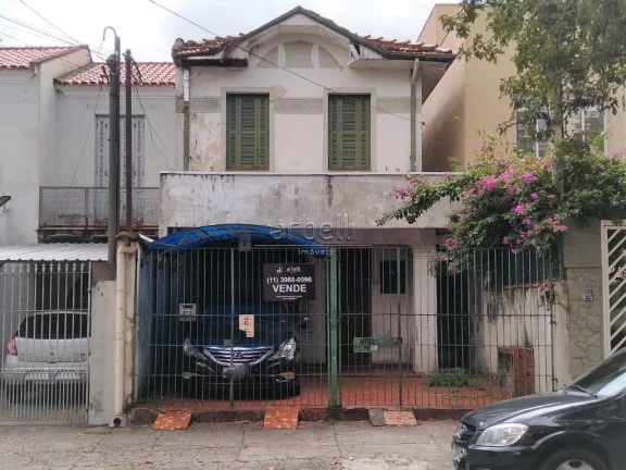 Imagem Sobrado com terreno de 283,38 metros quadrados, com três casas no local para reforma. Terreno de 6 ...