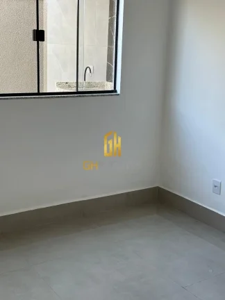 Imagem A casa possui 

- 3 quartos sendo 1 suíte 
- Sala 
- Cozinha 
- Banheiro social 
- Área Gurmet 
- ...