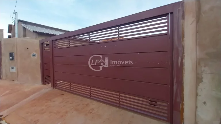 Casa de Luxo à Venda em Campo Grande-MS - 4 Quartos, 4 Suítes, 2 Salas, 4 Vagas de Garagem - Água Limpa Park - 220m²