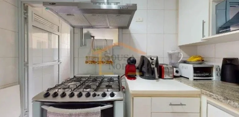 Imagem Apartamento à venda. Conta com 3 dormitórios, sendo 1 suite, 2 banheiros, ambientes amplos, bem il...