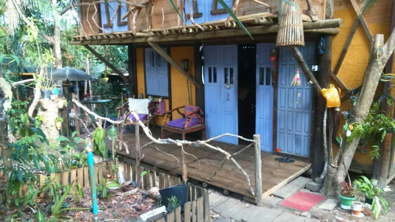 Casa com quintal à venda em Mata de São João - Loteamento Quinta do Castelo da Torre