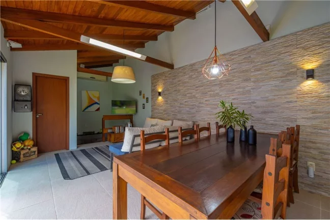 Imagem Casa com 4 Quartos à Venda, 300 m² em Jardim Lindóia - Porto Alegre