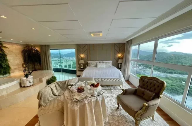 Imagem Cobertura Triplex frente mar com 7 suítes e 6 vagas de garagem em Balneário Camboriú