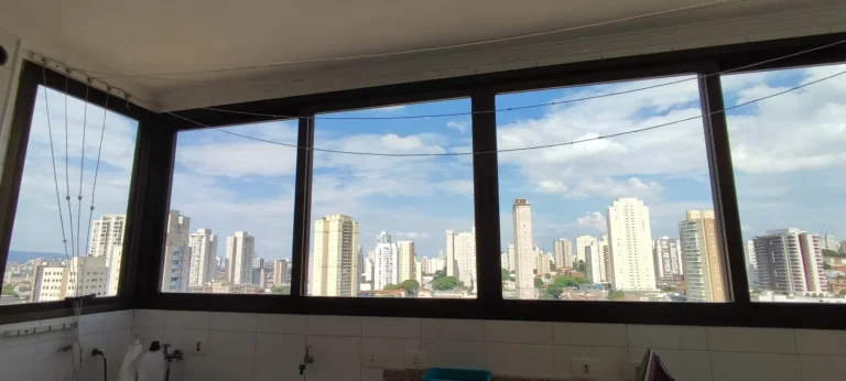 Imagem Cobertura 246M², 3Q, 3 Suítes, Sala bem ventilada, 4 Banheiros, 3 Vagas, Depósito, Churrasqueira, Piscina, Split, Salão de festas, Playground, Jardim.