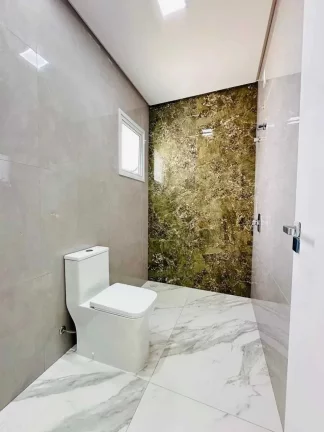 Imagem sobrado com 3 suítes com sacadas e 2 vagas descobertas em Ingleses do Rio Vermelho, Florianópolis/SC