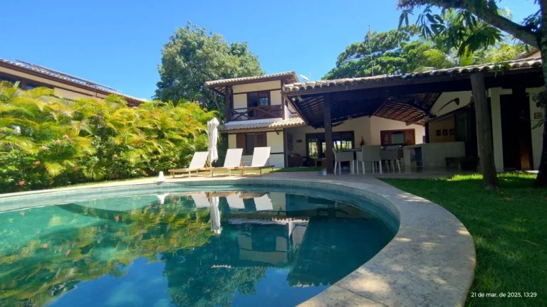 Imagem Casa Mobiliada em Condomínio com Piscina em Praia do Forte - Venda