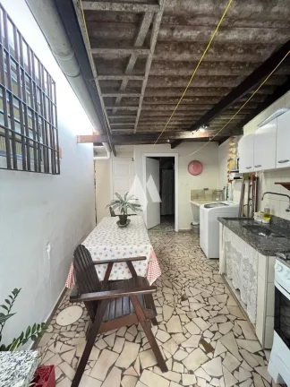 Imagem Casa geminada com churrasqueira em São Vicente!