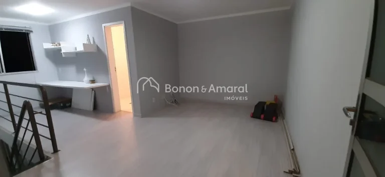 Imagem Imóvel espaçoso com 2 dormitórios, sendo 1 suíte, e 2 banheiros no total. O apartamento está be...