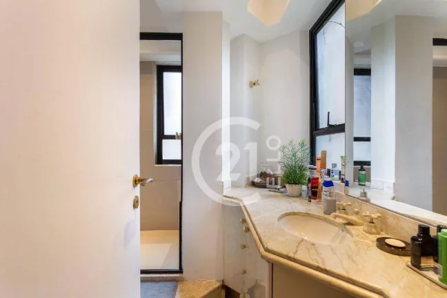 Imagem Apartamento a venda de 4 quartos ,Vila Nova Conceição. São Paulo. SP.