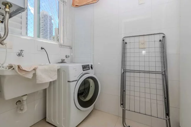 Imagem Apartamento mobiliado com 3 dormitórios sendo 1 suíte e 2 vagas no Fazenda em Itajaí/SC