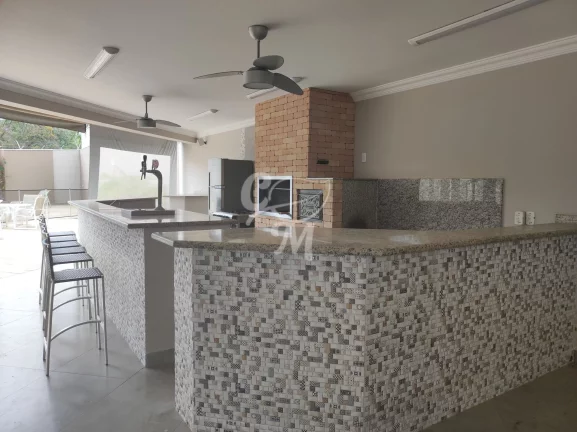 Imagem Casa com Piscina em Condomínio - VENDA / LOCAÇÃO