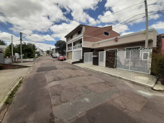 Imagem Terreno com Linda Casa não Averbada no Pinheirinho
