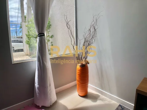 Imagem Sobrado Geminado com 115 m² de área construída com 1 suíte e 2 quartos, 2 vagas de garagem a ven...