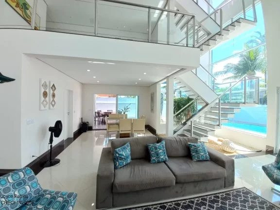 Imagem Casa Moderna com 4 Suítes, Piscina, Pertinho da Praia em Condomínio Fechado de Alto Padrão à Venda em Peruíbe.