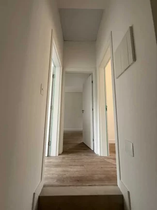Imagem Geminado com 3 suítes e 2 vagas de garagem no bairro Itacolomi em Balneário Piçarras/SC