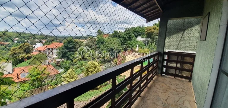 Imagem Linda residência em condomínio fechado, oferecendo três quartos, sendo duas suítes, sala ampla p...