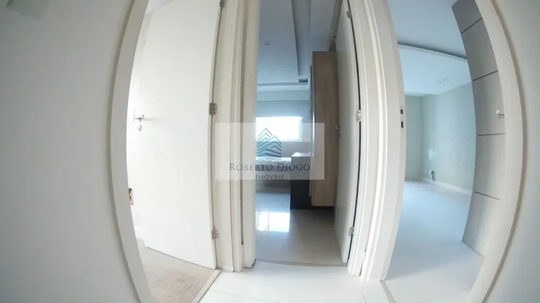 Imagem Apartamento de Luxo à Venda em Icaraí, Niterói-RJ: 4 Quartos, 3 Suítes, 3 Vagas de Garagem - 158m² de Puro Conforto!