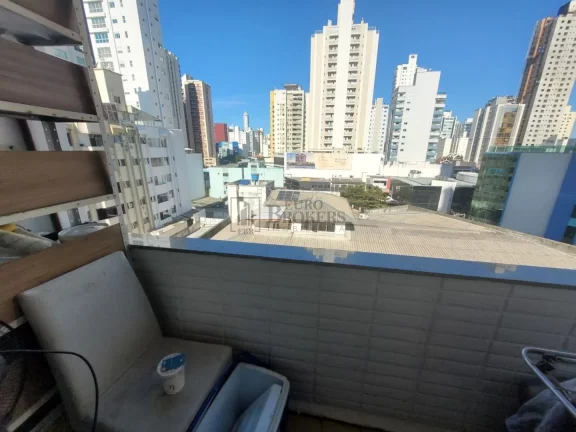 Imagem Apartamento para reforma com 3 dormitórios à venda em Balneário Camboriú.