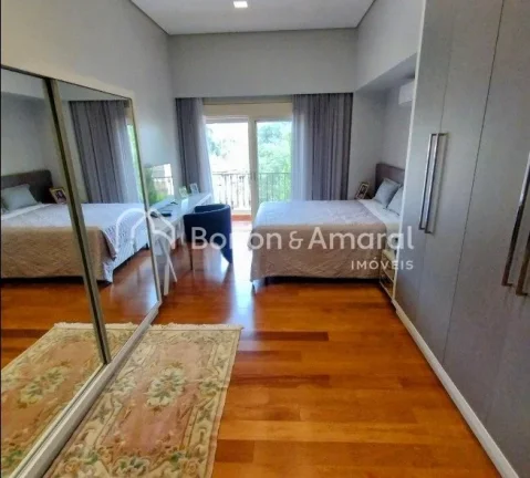 Imagem Apresentamos uma residência impressionante na Chácara Flora, em Valinhos, projetada pelo renomado ...