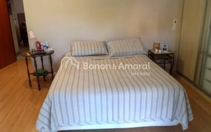 Imagem Linda e espaçosa casa com área construída de 321 m². A residência possui living para 3 ambiente...