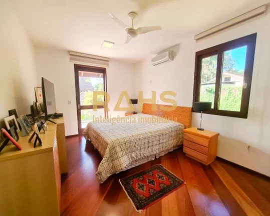 Imagem Casa em Condominio Alto Padrão Projetada pelo Arquiteto Mauricio Ribeiro Em local alto do condomín...