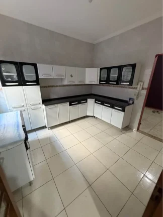 Imagem CASA DE FAMÍLIA: 4 QUARTOS, PISCINA E GOURMET POR APENAS R$ 600 MIL!