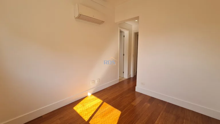 Imagem Vende lindo apartamento de 137m² com 3 suítes e 3 vagas na Vila Suzana