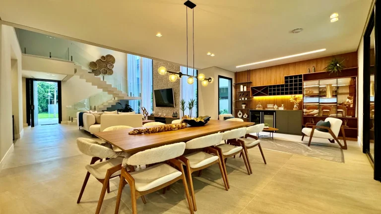 Imagem Imponente mansão de 6 suítes na Riviera de São Lourenço Módulo 17: 6 quartos, 3 salas, 6 vagas, 637m². Luxo e sofisticação!