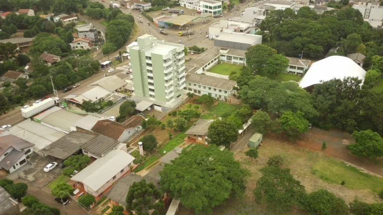 Imagem Casa para Venda em Erechim, Três Vendas, 4 dormitórios, 2 banheiros
