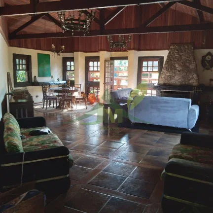 Imagem Bela Casa à Venda no Condomínio Clube da Montanha em Atibaia