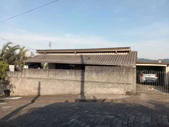 Imagem Casa mista com 4 dormitórios, em ótima localização no Bairro Agrícola em Blumenal/SC