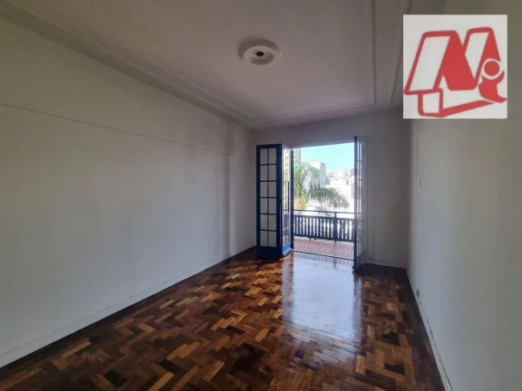 Imagem No Moinhos de Vento, 2 dormitórios, sacada e vaga.