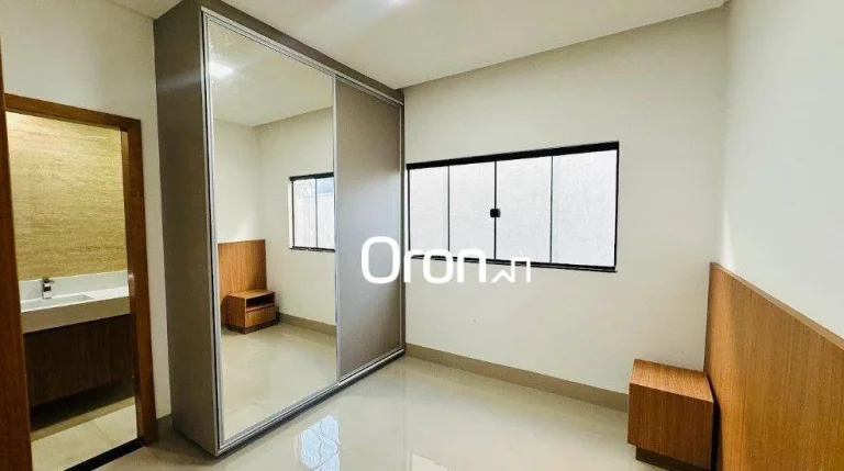 Imagem Casa com 3 dormitórios à venda, 180 m² por R$ 1.350.000,00 - Jardim Veneza - Senador Canedo/GO