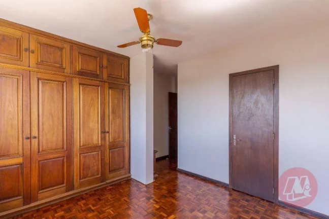 Imagem No Moinhos de Vento, 139m², 3 dormitórios, suíte, 2 vagas e infraestrutura.