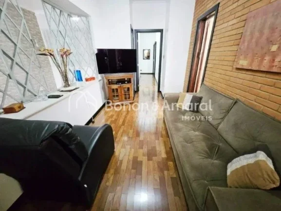 Imagem Casa bem localizada, em avenida consolidada, rodeada por clínicas, comércio, escritórios e estaci...