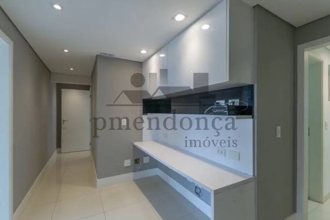 Imagem Apartamento espaçoso com 4 quartos sendo 3 suítes e 4 vagas, 244m²