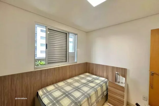 Imagem Localizado no charmoso bairro da Savassi, este espaçoso apartamento de 90 metros quadrados oferece ...