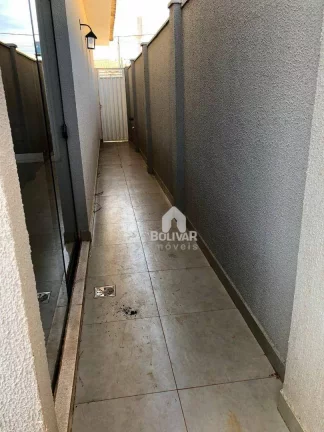 Imagem Casa com 3 dormitórios para alugar, 150 m² por R$ 2.940,00/mês - Araporã - Araporã/MG