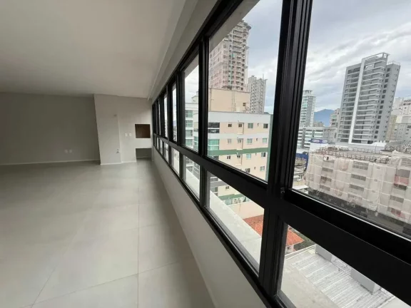 Imagem Apartamento com 3 suítes e 2 vagas de garagem no Bairro Meia Praia em Itapema