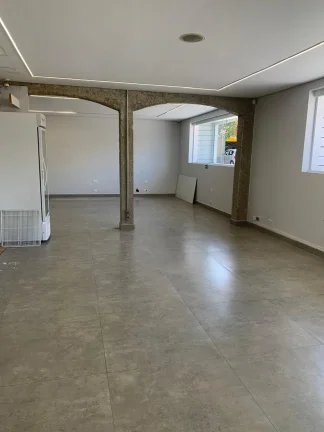 Imagem Galpão Comercial à Venda ou Locação em Sorocaba-SP: 4 Salas, 4 Banheiros, 10 Vagas de Garagem, 303m² no Jardim Pires de Mello.