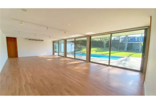 Imagem Casa com 5 suítes 6 vagas no Jardim Everest / Cidade Jardim