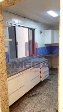 Imagem Residência com sete banheiros, três cozinhas, cinco quartos, escritório, três salas e muito mais!